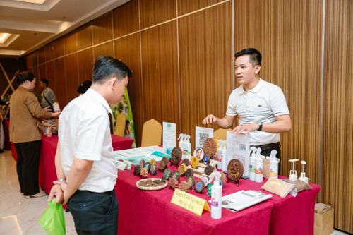 Các sản phẩm tái chế từ bã cà phê của Công ty TNHH Tái chế cà phê Lộc Nhân được trưng bày tại một hội thảo về phát triển bền vững ở TPHCM