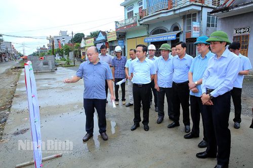 Đoàn kiểm tra tiến độ thực hiện Tiểu dự án Cải thiện cơ sở hạ tầng đô thị Phát Diệm, huyện Kim Sơn thuộc Dự án Cải thiện cơ sở hạ tầng đô thị nhằm giảm thiểu tác động của biến đổi khí hậu cho 4 tỉnh ven biển Bắc Trung Bộ.