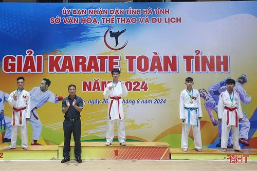  Trao huy chương nội dung Kumite nam hạng cân trên 50kg. 