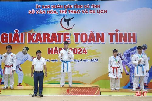  ... và Kumite nam hạng cân trên 60 kg... 
