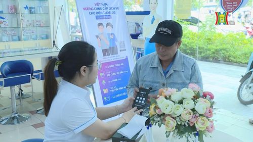 Anh Hân được hỗ trợ đổi sim 2G sang sim 4G.