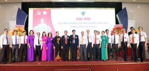Ra mắt Ban Chấp hành Hội Người cao tuổi TP Đà Nẵng.