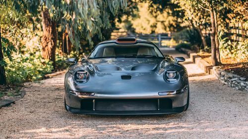 Đây là mẫu xe độ lấy cảm hứng từ chiếc xe đua Porsche 911 GT1 vào cuối những năm 1990 với công suất hơn 600 mã lực, trọng lượng 1.200kg và kế hoạch sản xuất 22 chiếc xe.