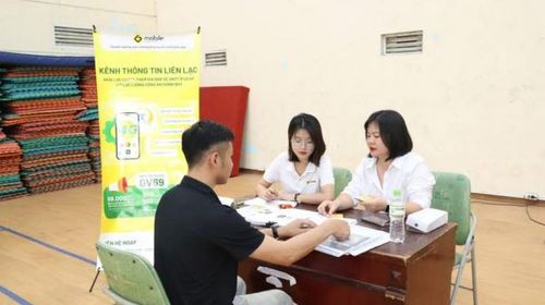 Gmobile trao sim tận tay các em tân sinh viên, giúp các em có thêm một người bạn đồng hành quan trọng trong suốt hành trình học tập tại Học viện Cảnh sát Nhân dân.