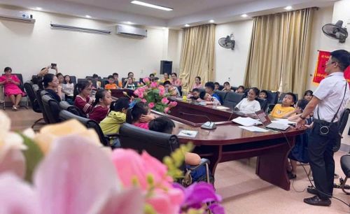 Hơn 40 bạn nhỏ đã được trang bị thêm kỹ năng đọc sách. Ảnh: CSCC