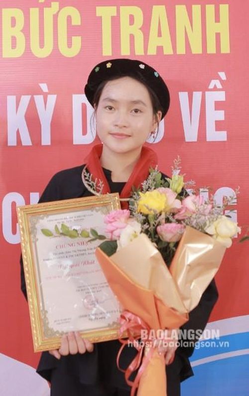 Em Hứa Thị Nhung nhận giải thưởng tại Cuộc thi Đại sứ Văn hóa đọc vòng Sơ khảo năm 2024