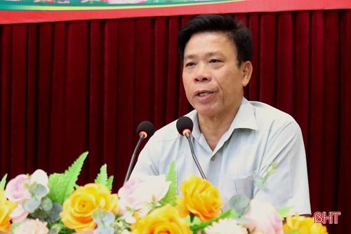  Phó Chủ tịch Hội NCT tỉnh Dương Xuân Hòa: Thời gian tới, Hội NCT huyện Nghi Xuân tiếp tục phát huy tinh thần đoàn kết, nêu gương sáng trong thực hiện phong trào xây dựng hệ thống chính trị cơ sở. 