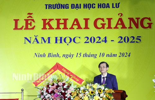 Đồng chí Bí thư Tỉnh ủy Đoàn Minh Huấn phát biểu tại Lễ khai giảng.