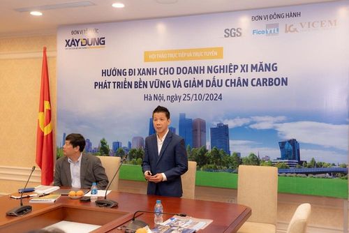 Đại diện Công ty Cổ phần Xi măng Fico-YTL trình bày tham luận.