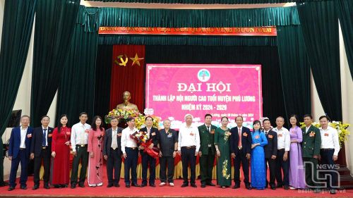 Ban Chấp hành Hội Người cao tuổi huyện Phú Lương nhiệm kỳ 2024-2029 ra mắt tại Đại hội.