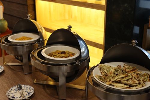  Việt Nam chưa có nhiều cơ sở kinh doanh ẩm thực đáp ứng đầy đủ tiêu chuẩn khắt khe của người Hồi giáo nói chung, người dân từ Trung Đông nói riêng. Ảnh: Quỳnh Trang. 