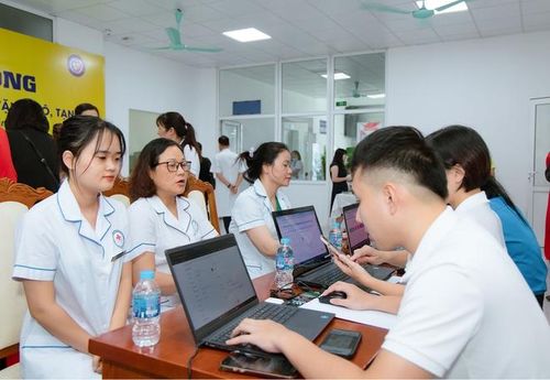 Ra mắt Chi hội Vận động hiến mô, bộ phận cơ thể người tại BVĐK Nông Nghiệp và hiến tặng mô, tạng ngay tại lễ phát động.