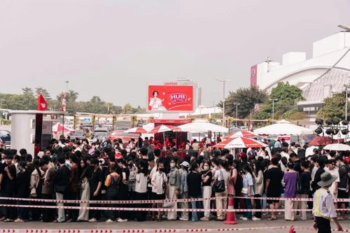 Cuộc đua săn vé “nóng” trên mọi nền tảng. Ảnh tư liệu