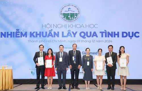  Các chuyên gia báo cáo tại hội thảo khoa học. Ảnh: BVCC. 