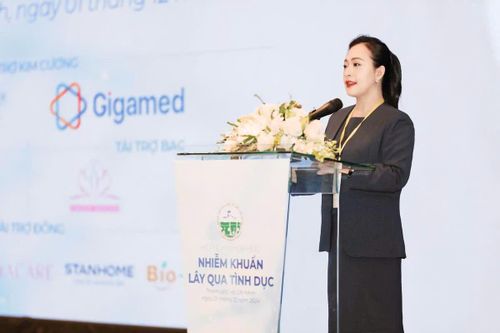 Bác sĩ Thúy trình bày tại hội nghị. Ảnh: BVCC