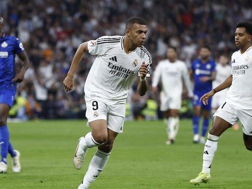 Mbappe ghi bàn trở lại