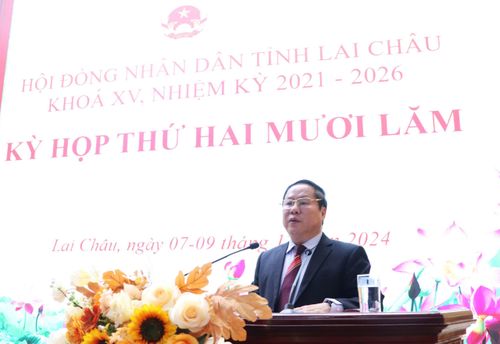 Đồng chí Tống Thanh Hải - Ủy viên Ban Thường vụ Tỉnh ủy, Phó Chủ tịch Thường trực UBND tỉnh thông báo kết quả thực hiện nhiệm vụ Chủ tọa kỳ họp giao sau các kỳ họp trước.