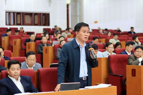 Lãnh đạo Sở Tài chính giải trình làm rõ nội dung đại biểu quan tâm.
