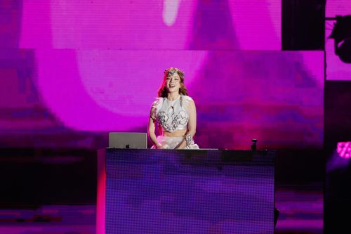  DJ Mie trình diễn 