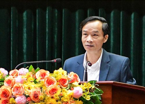 Đại diện cử tri nêu ý kiến tại buổi tiếp xúc.