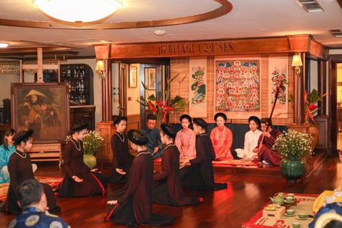 Kể chuyện di sản bằng âm nhạc trên du thuyền Heritage Cruises.