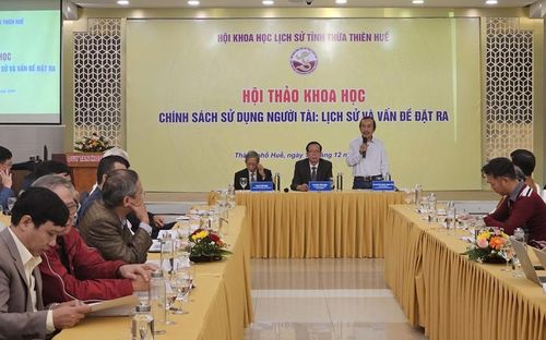 Các đại biểu trao đổi tại hội thảo