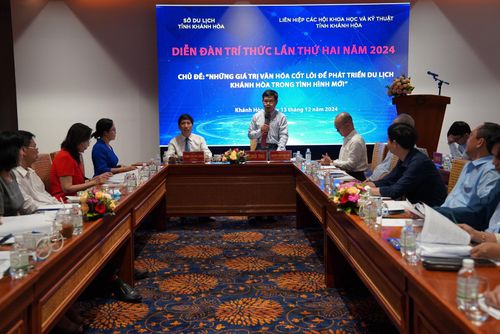 Đại diện Liên hiệp các Hội Khoa học và Kỹ thuật Khánh Hòa phát biểu tại diễn đàn.