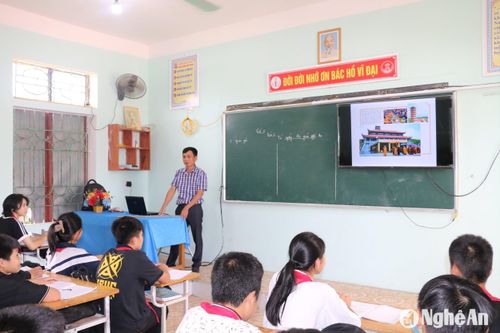 Tiết học của học sinh huyện Nghĩa Đàn. Ảnh: Mỹ Hà