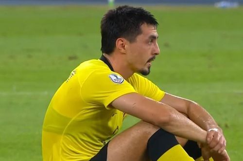 Sau tiếng còi mãn cuộc, Declan Lambert cùng dàn sao của tuyển Malaysia sụp đổ trên thảm cỏ Bukit Jalil. Chủ nhà đã chơi tấn công trong suốt 90 phút nhưng không thể xuyên thủng mành lưới Singapore.