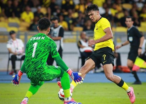 Trên sân nhà, Malaysia tấn công áp đảo trước Singapore. Đội bóng áo vàng tung đến 21 cú sút, 5 trong số đó đi trúng đích nhưng đều không thể thắng thủ môn Mohamad Mahbud.