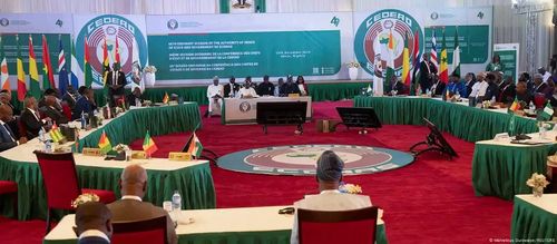 Hội nghị thượng đỉnh Cộng đồng kinh tế các quốc gia Tây Phi (ECOWAS) lần thứ 66 diễn ra tại thủ đô Abuja của Nigeria ngày 15/12.