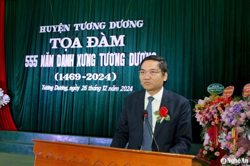 Đồng chí Hoàng Nghĩa Hiếu phát biểu chỉ đạo tại tọa đàm 555 năm danh xưng Tương Dương. Ảnh: Đình Tuân
