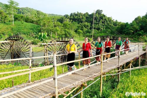 Du lịch cộng đồng ngày càng phát triển tại huyện Tương Dương với nhiều điểm đến hấp dẫn. Ảnh: Đình Tuyên