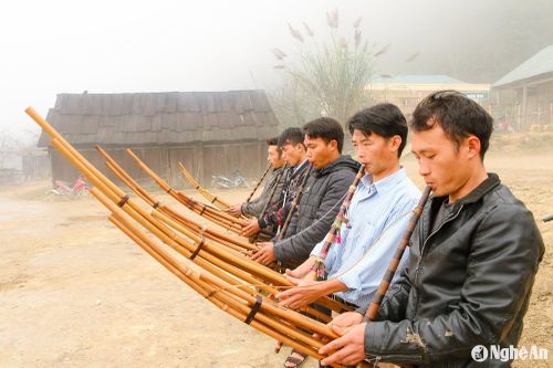 Người Mông ở Tương Dương. Ảnh: Đình Tuân