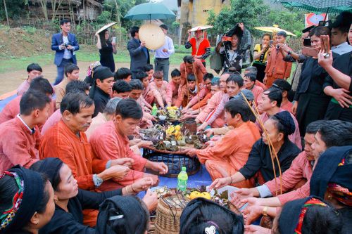 Người Ơ Đu ở Tương Dương. Ảnh: Đình Tuân