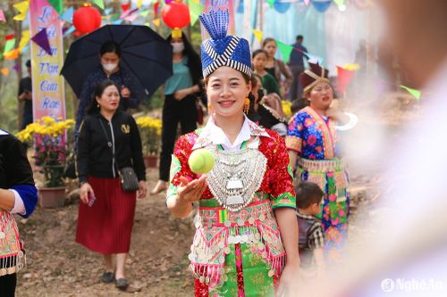 Người Mông ở Tương Dương. Ảnh: Đình Tuân