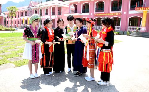 Trường Phổ thông Dân tộc nội trú THCS và THPT huyện Lâm Bình có cơ sở vật chất khang trang, hiện đại.