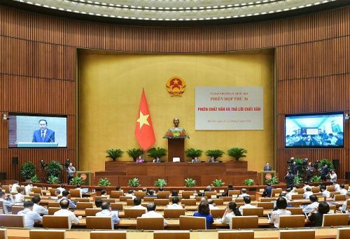Hoạt động giám sát tối cao của Quốc hội ghi dấu ấn quan trọng với việc Quốc hội thông qua Nghị quyết giám sát chuyên đề “Việc thực hiện chính sách pháp luật về quản lý thị trường bất động sản và phát triển nhà ở xã hội từ năm 2015 đến hết năm 2023”. (Ảnh: Quốc hội)