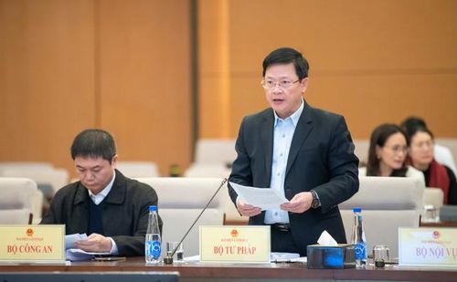 Thứ trưởng Bộ Tư pháp Mai Lương Khôi phát biểu