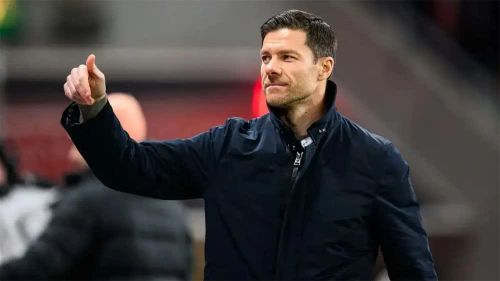 Alonso được cho là có thể thay thế Ancelotti
