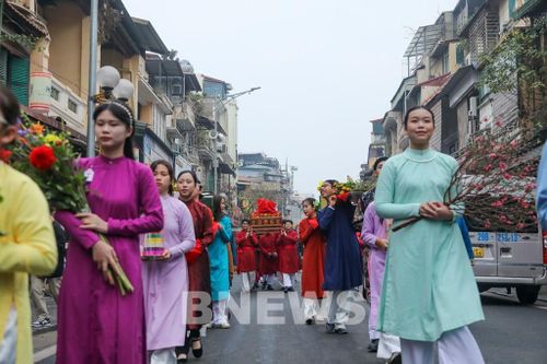 Hoạt động sẽ đưa cổ phục Việt đến gần hơn với công chúng, góp phần gìn giữ giá trị truyền thống tốt đẹp của dân tộc. Ảnh: Đức Hạnh/BNEWS/TTXVN