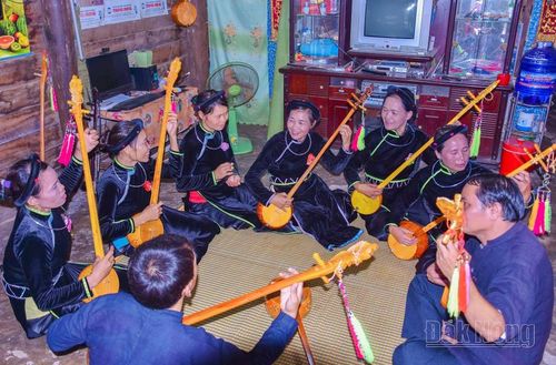 Đồng bào Tày, Nùng đón tết vui xuân không thể thiếu những thanh âm của tiếng đàn tính, hát then