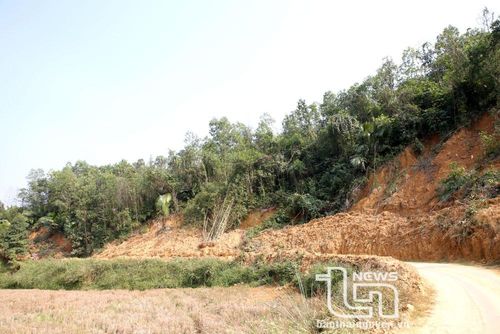Các tuyến đường sạt lở do trận mưa lũ tháng 9-2024 đã được dọn dẹp để người dân đi chơi Tết thuận tiện.