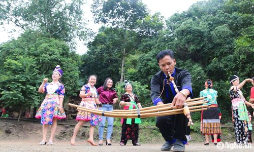 Những thú chơi tao nhã ngày Tết của đồng bào dân tộc thiểu số vùng cao Nghệ An được gìn giữ và lưu truyền. Ảnh: Đình Tuân