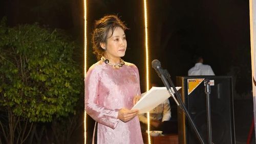 Đại sứ Vũ Thanh Huyền phát biểu.