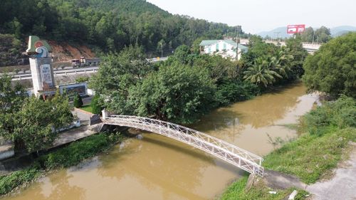 Con kênh Nhà Lê (hay còn gọi là ênh Sắt), đoạn gần cuối chuẩn bị đổ ra sông Cấm tại xã Nghi Yên (Nghi Lộc). Ảnh: Tiến Đông