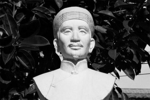 Tượng danh nhân Nguyễn Trường Tộ. Ảnh: Tư liệu 