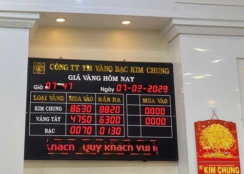 Bảng giá vàng ngày 7/2 tại cửa hàng Vàng bạc Kim Chung.