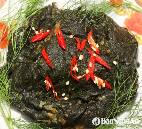 Và không thể thiếu mọc rêu - một trong những món ăn được người dân vùng cao chế biến rất cầu kỳ. Ảnh: Đình Tuân