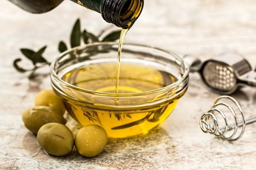 Dầu ô liu có nhiều tác dụng với sức khỏe, đã được khoa học chứng minh. Ảnh minh họa: Pexels